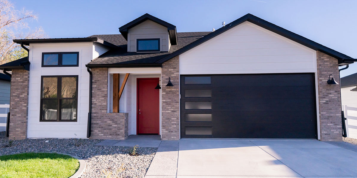 Top Garage Door Trends of 2025